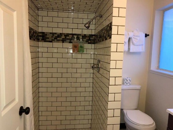 Cedar Inn & Suites image 23