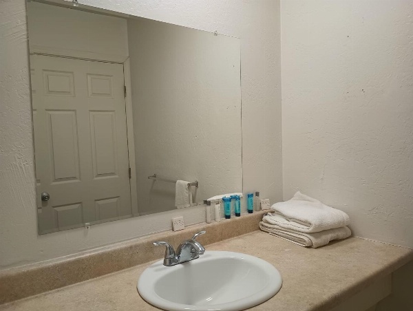 Cedar Inn & Suites Main image